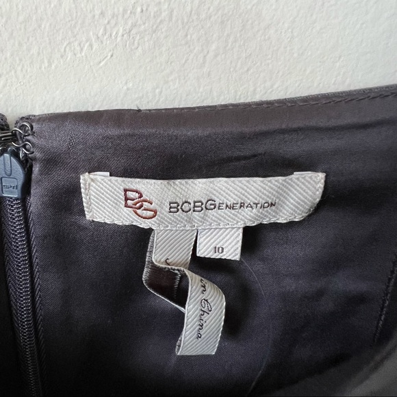 BCBGeneration NWT Gray Ponte Cap Sleeve Pleated Dress Cocktail Sheath Size 10 - Picture 3 of 7